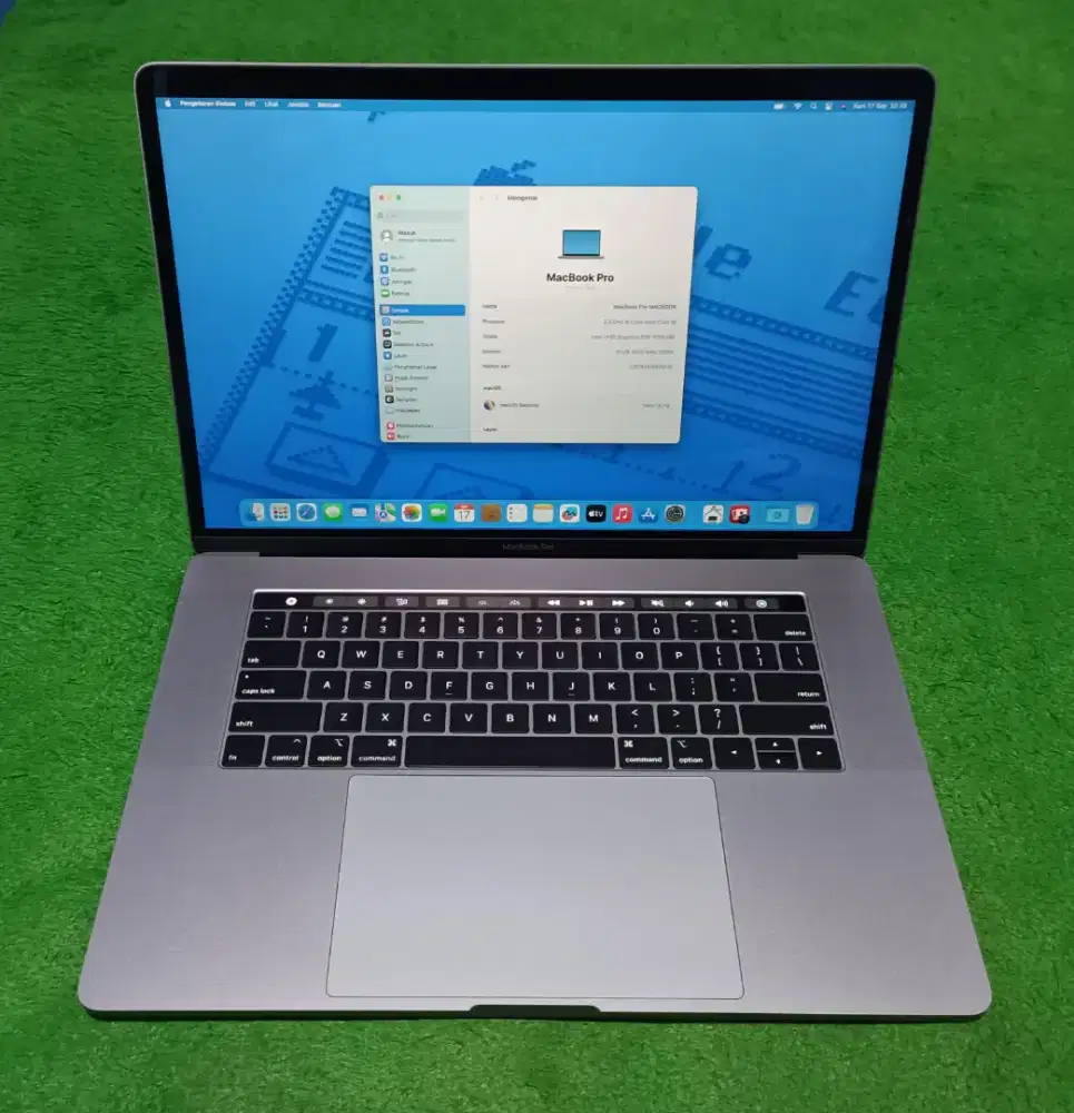 Macbook Pro 2018 15inch i9 16/512 Grey Touchbar Dual VGA Mulus Murah
