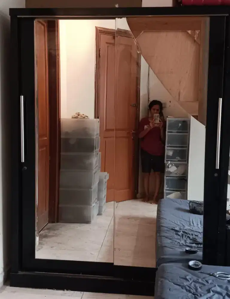 Lemari pakaian sliding 2 pintu