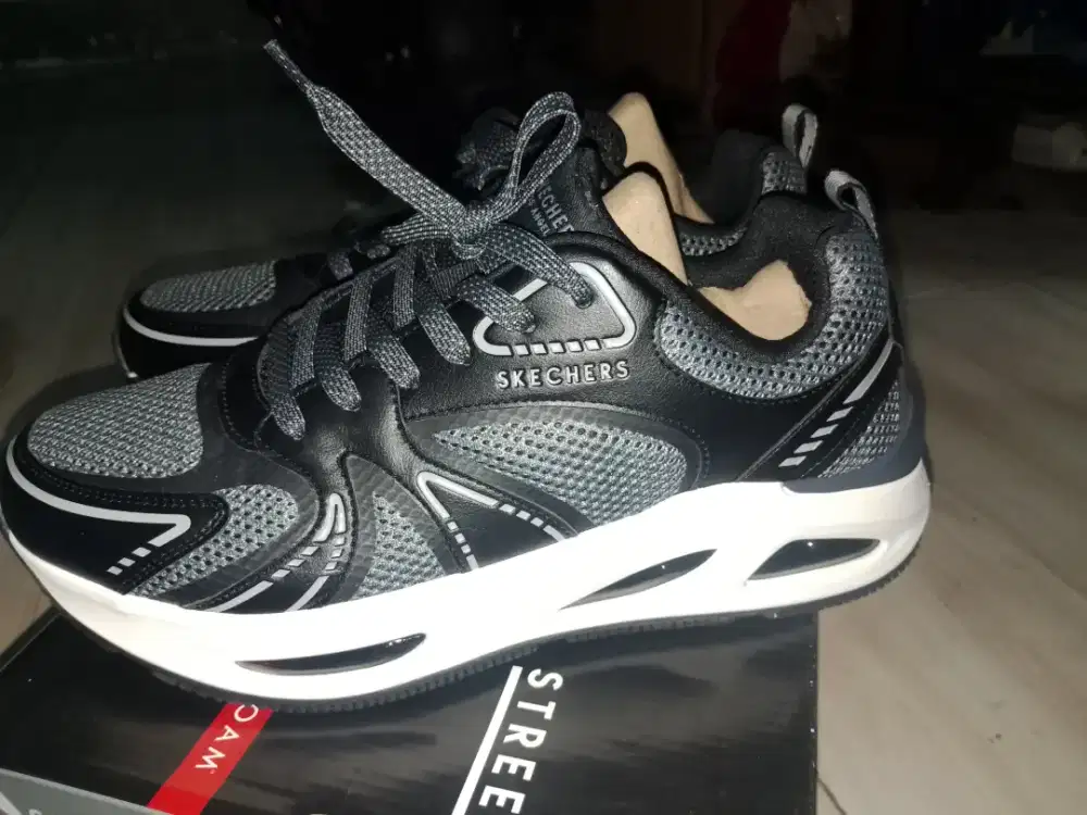 Sepatu pria size 45