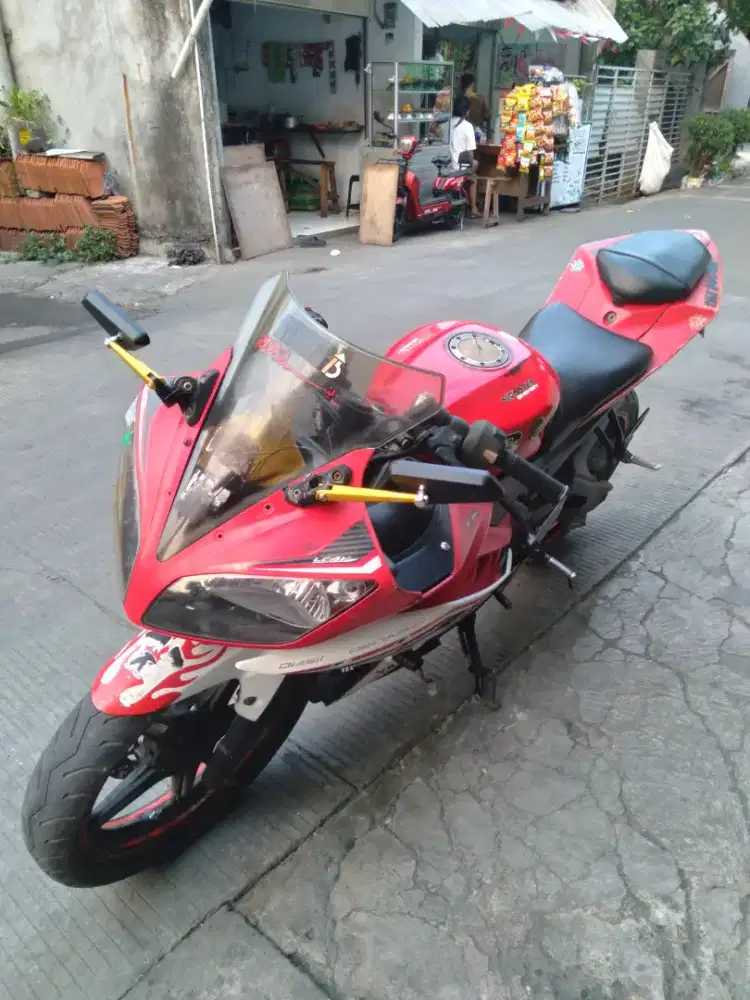 Dijual Yamaha R15 tahun 2016 surat lengkap