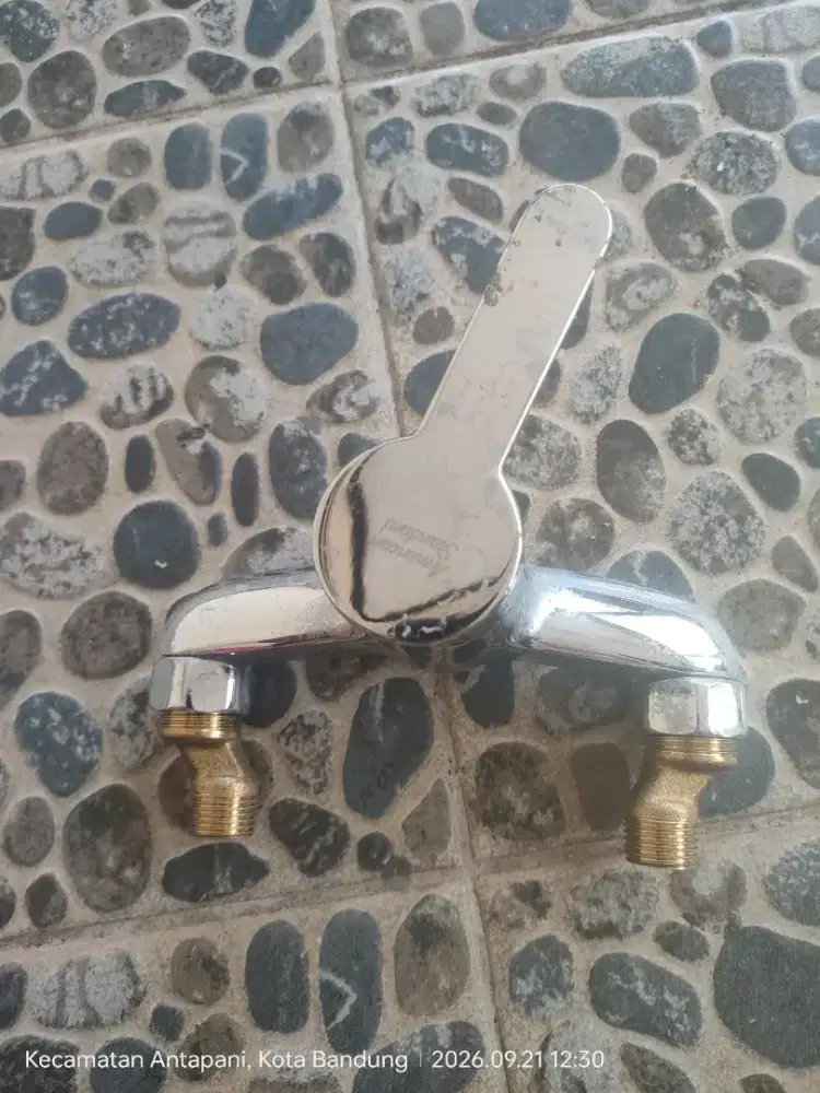 Kran 2 lubang   kondisi cukup baik. Rp 200000