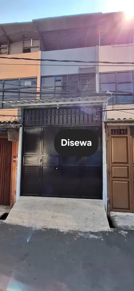 rumah sewa 3 lantai di jelambar jakarta barat ukuran 3x12