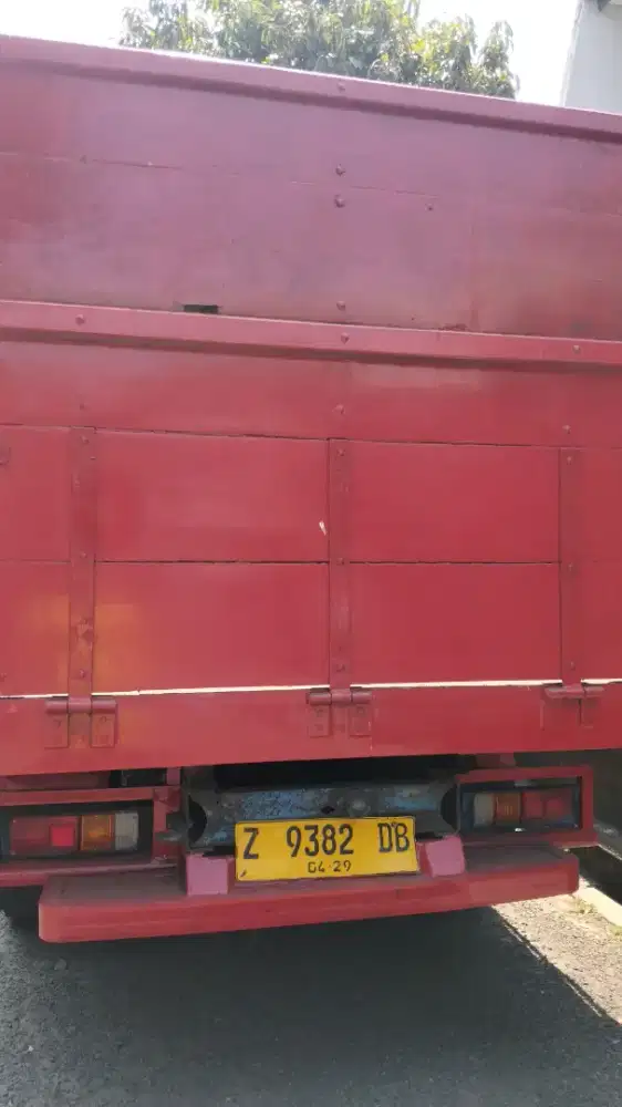 Mobil Toyota DYNA Truk debel