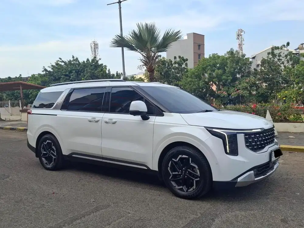 KIA CARNIVAL PREMIERE 11 SEATER 2.2 Diesel Nik 2024 Putih White
