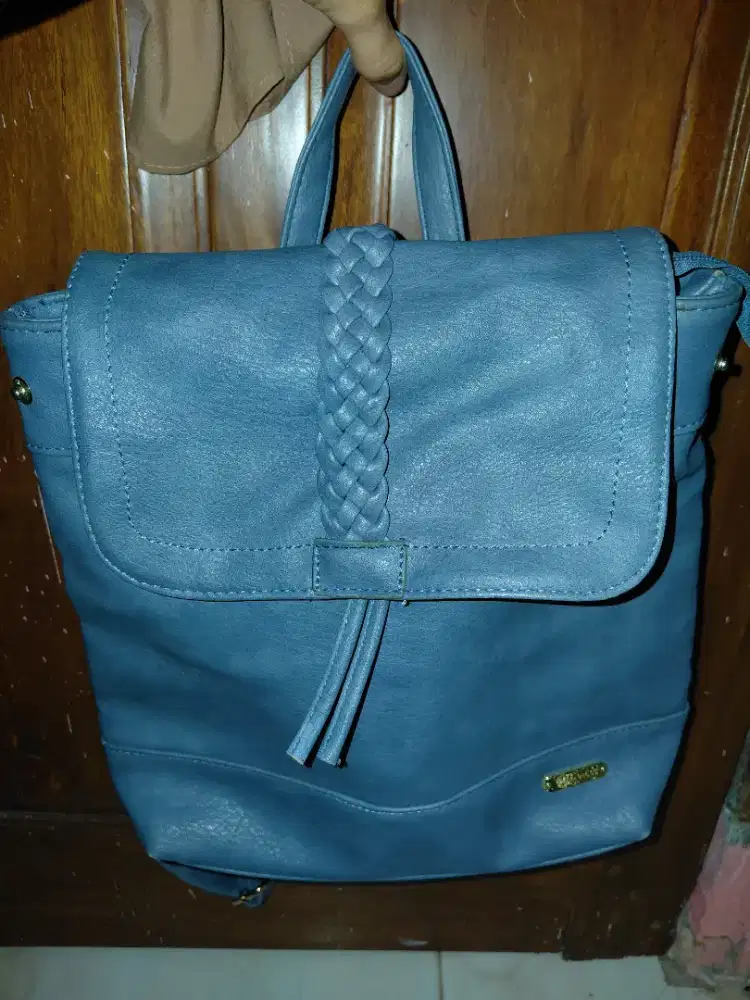 Tas wanita K-Cross biru ( baru pemakaian 2 kali)