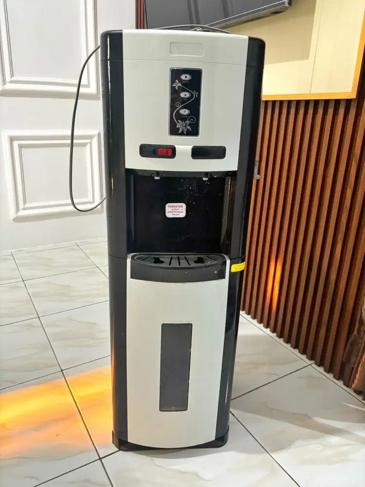 Dispenser Galon Bawah Panas dan Es dan Normal