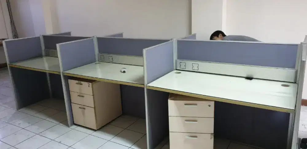 Meja Kerja Workstation 6 staffs
