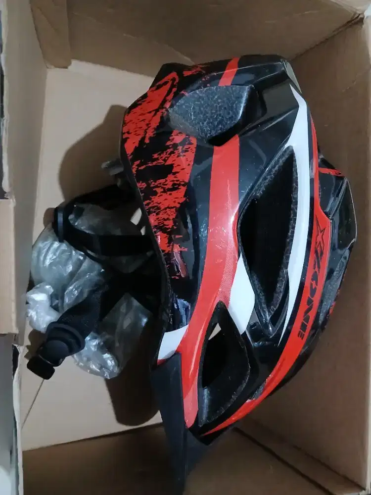Helm Sepeda XZone