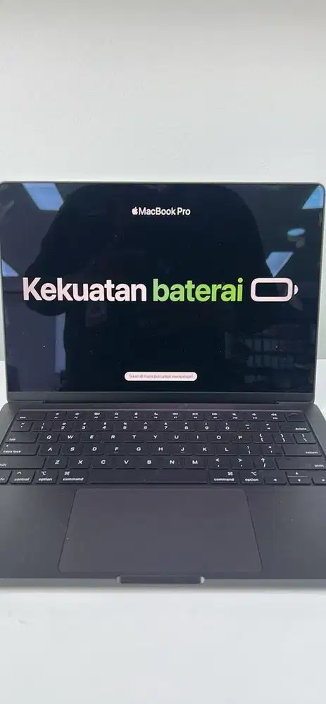 MacBook Pro (14inci) 16/1TB bisa melayani credit
