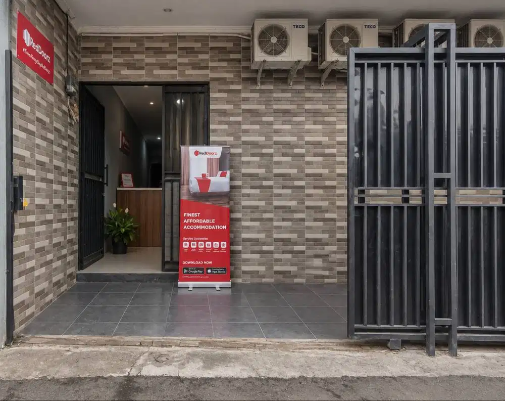 Dijual Penginapan 8 Kamar Aktif, Cijantung Pasar Rebo, Zona Komersial