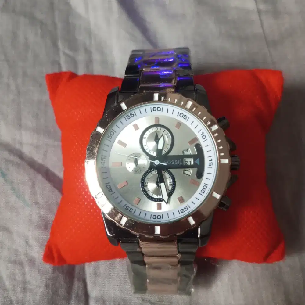 Dijual cepat jam tangan pria  Fossil chronograph