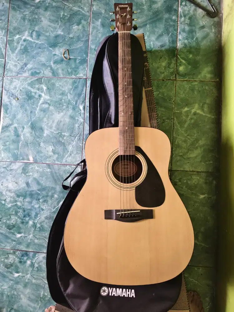 Gitar akustik Yamaha F-310P