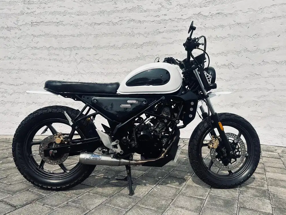 Motor Custom CB150R 2014 - Tracker/Japstyle/Scrambler
