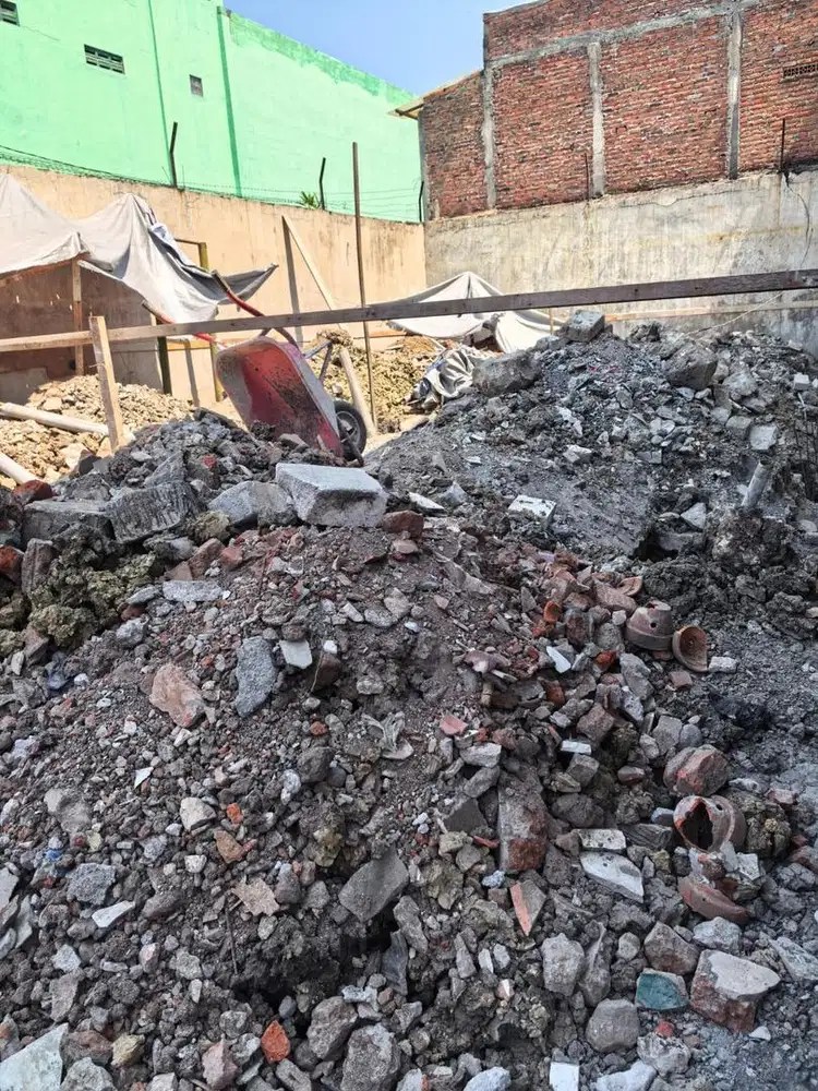 Gragal bekas renovasi rumah