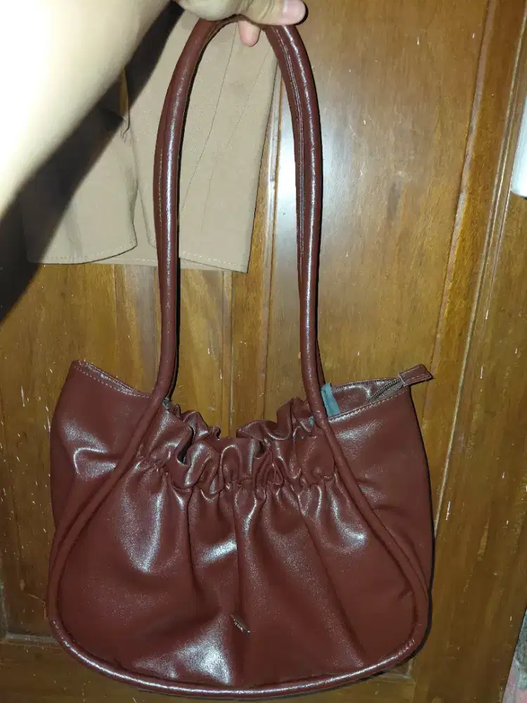 Tas wanita tweely  warna wine ( MASIH BARU)