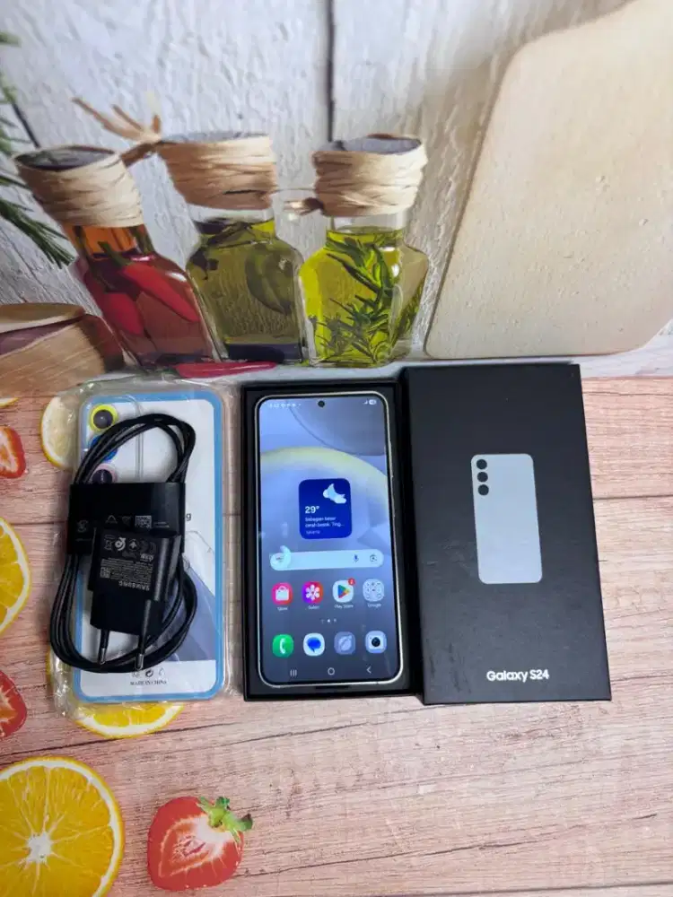 Jual hp likenew Samsung S24 5g 8/256 grns resmi istimewa free adaptor