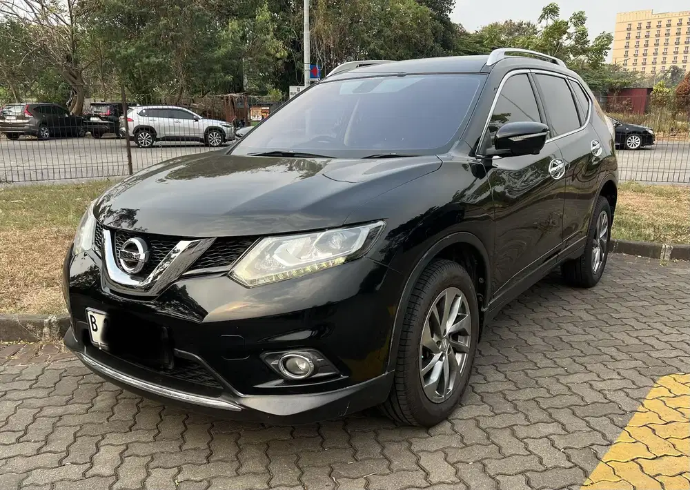 Nissan Xtrail 2.5 CVT 2016 Hitam T32 AT Istimewa