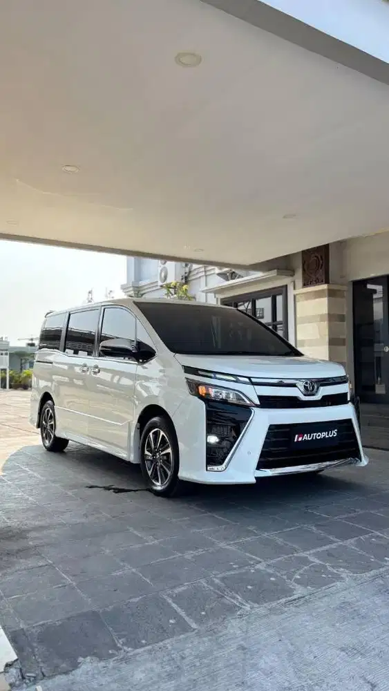 Km 45rb Toyota Voxy 2.0 A/T 2019