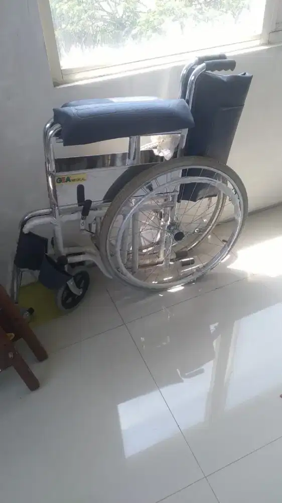 Kursi Roda Baru