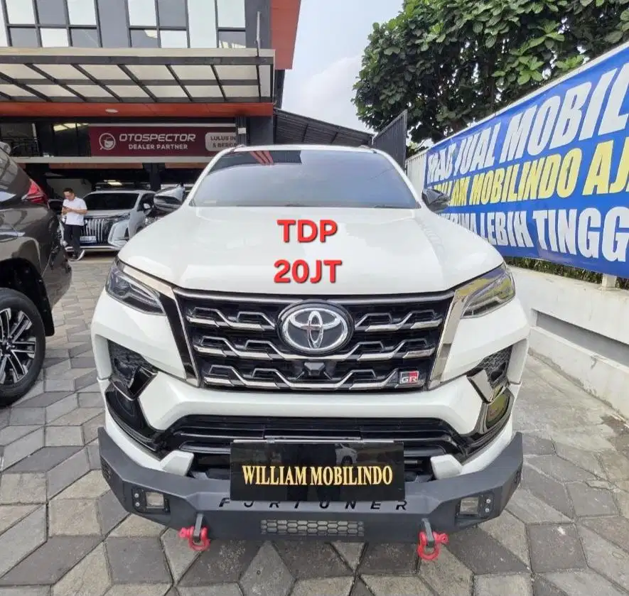 Toyota Fortuner GR 2.8 Matic Tahun 2023 Kondisi Mulus Terawat Istimewa