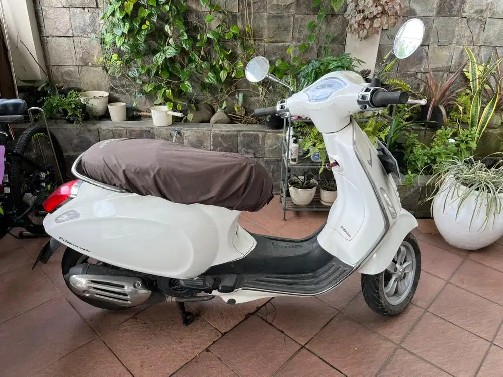 Vespa Primavera 2017 Putih