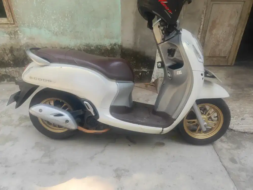 Scoopy 2021 prestige putih