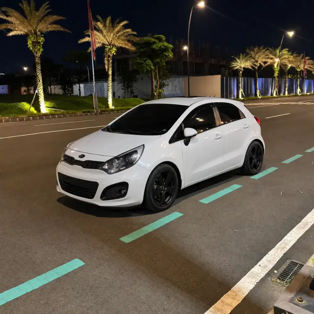 (TERMURAH) KIA RIO SE 1.4 Hatchback 2013 Automatic