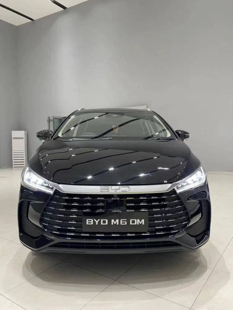 BYD M6 DualMode PHEV tipe Cross Capt Seat 2026