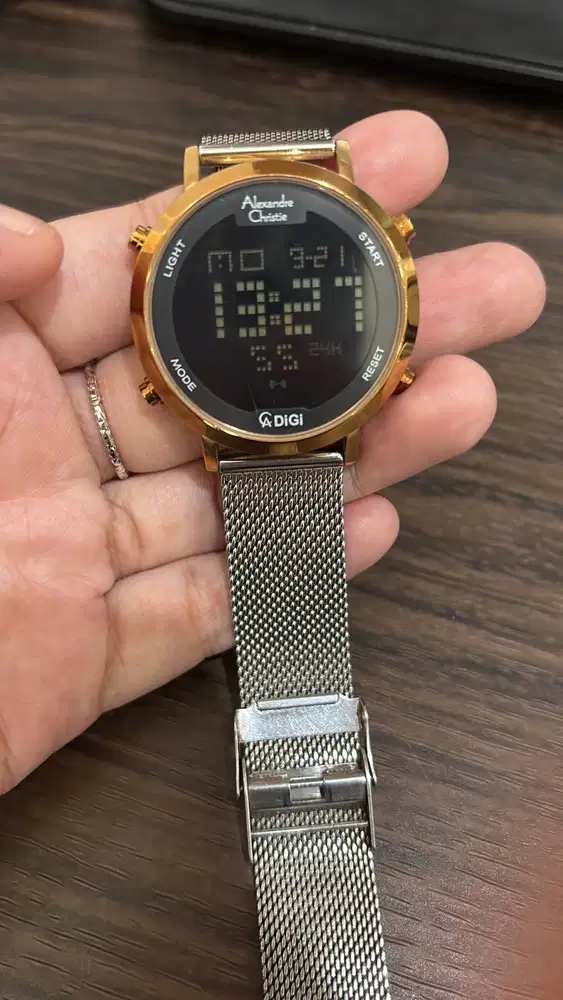 Alexandre Christie AC 9228