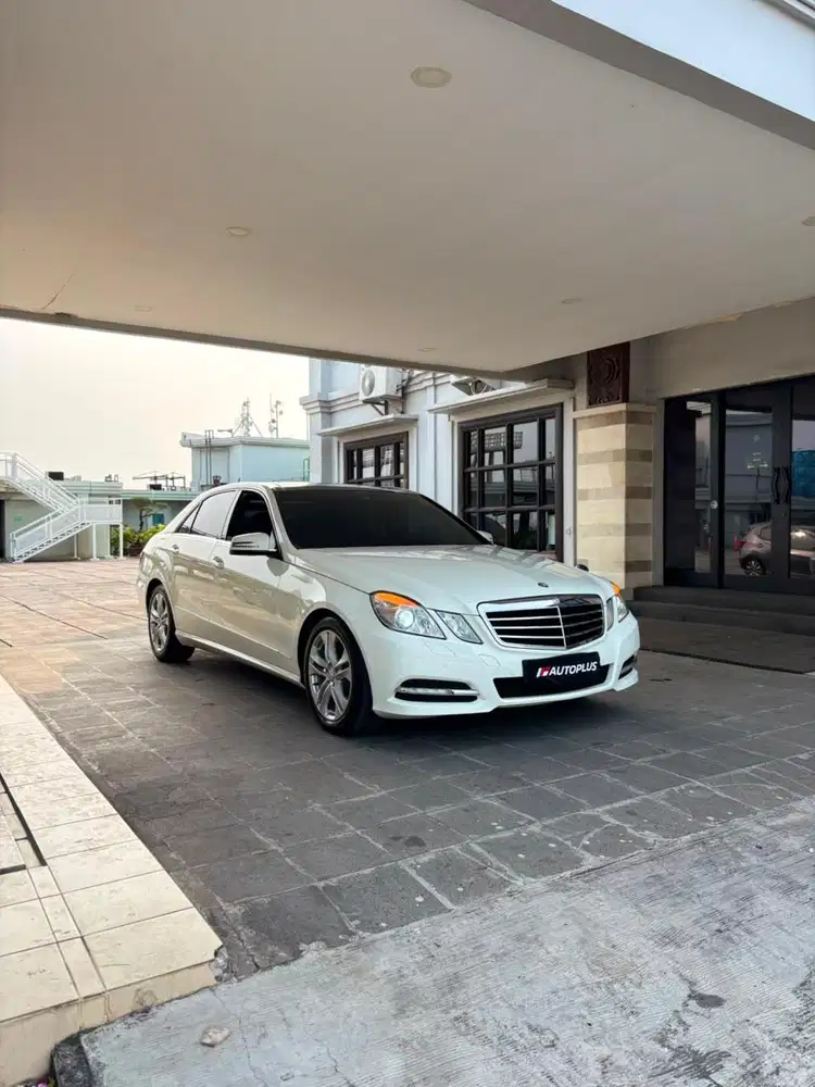 Km 45rb Mercedes-Benz E300 AVG 2012