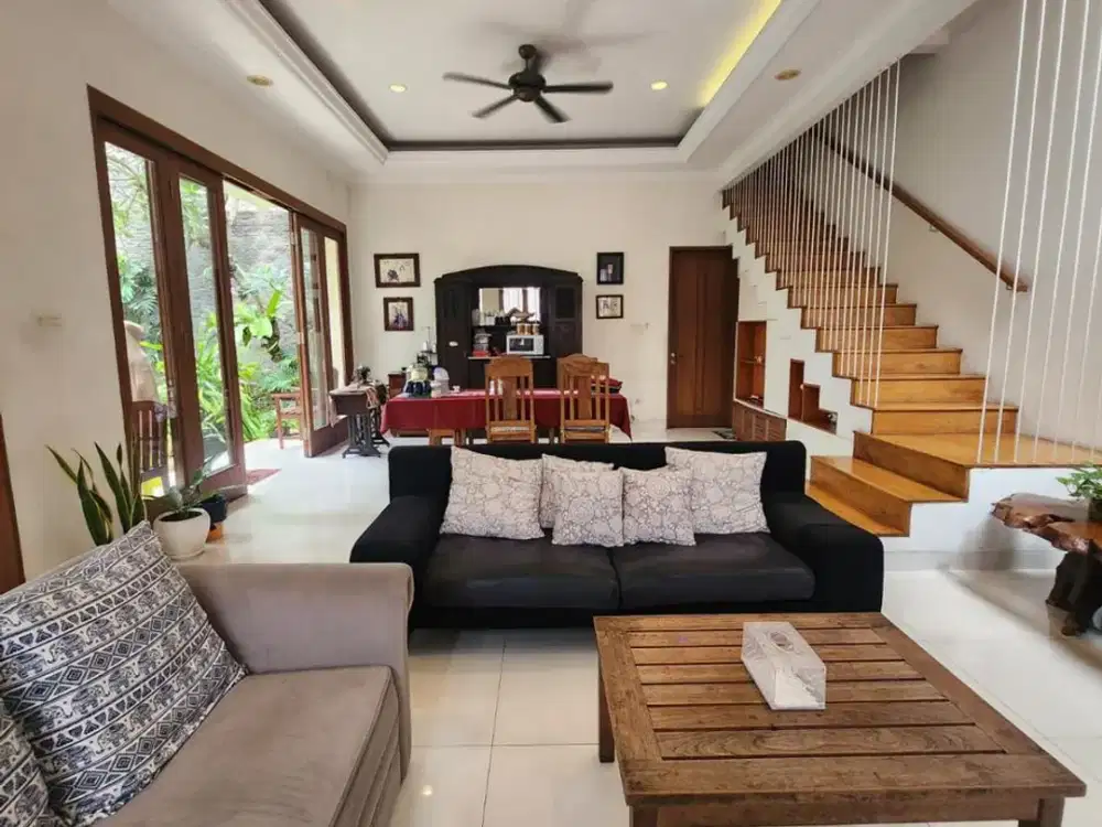 Rumah Asri 2 Lantai di Kebayoran Lama Jakarta Selatan, LT 288 M² LB 291 M², 3 KT, SHM