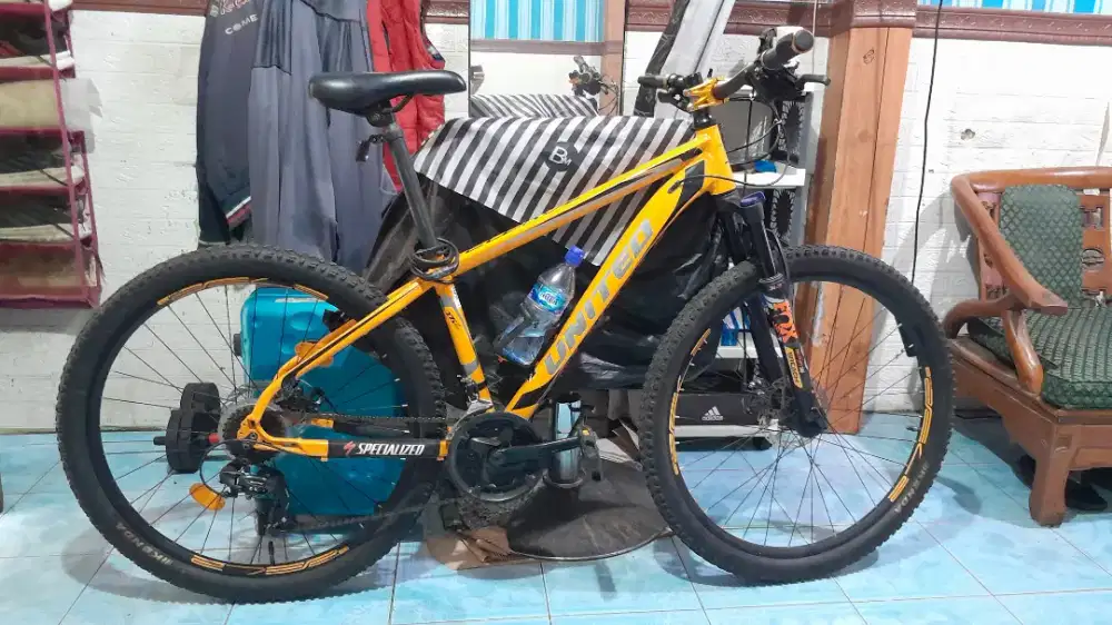 Sepeda UNITED ELBRUZ ORANGE