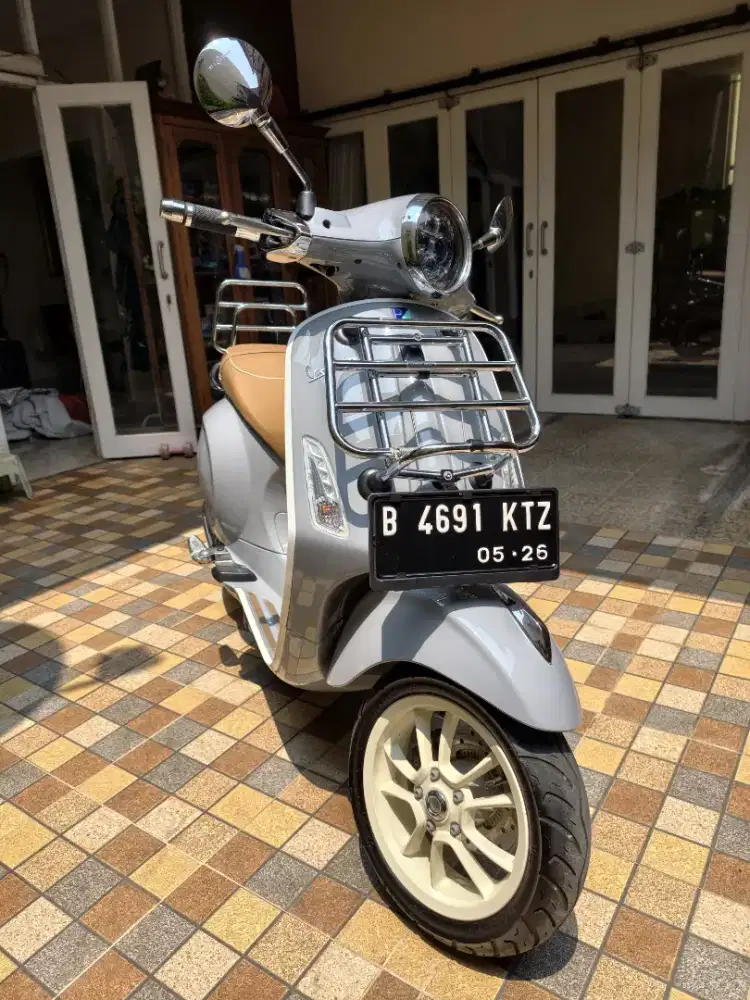 Vespa Primavera Picnic iGet 150 ABS Rare