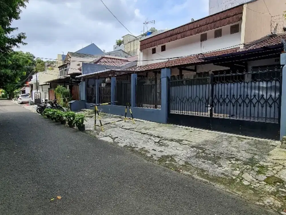 Dijual rumah lama jln lebar area tenang dkt senopati di kebayoran baru