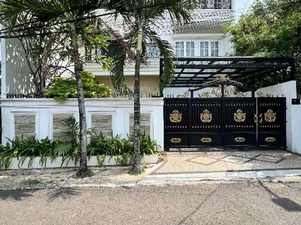 Dijuak rumah mewah full furnished private pool di jagakarsa