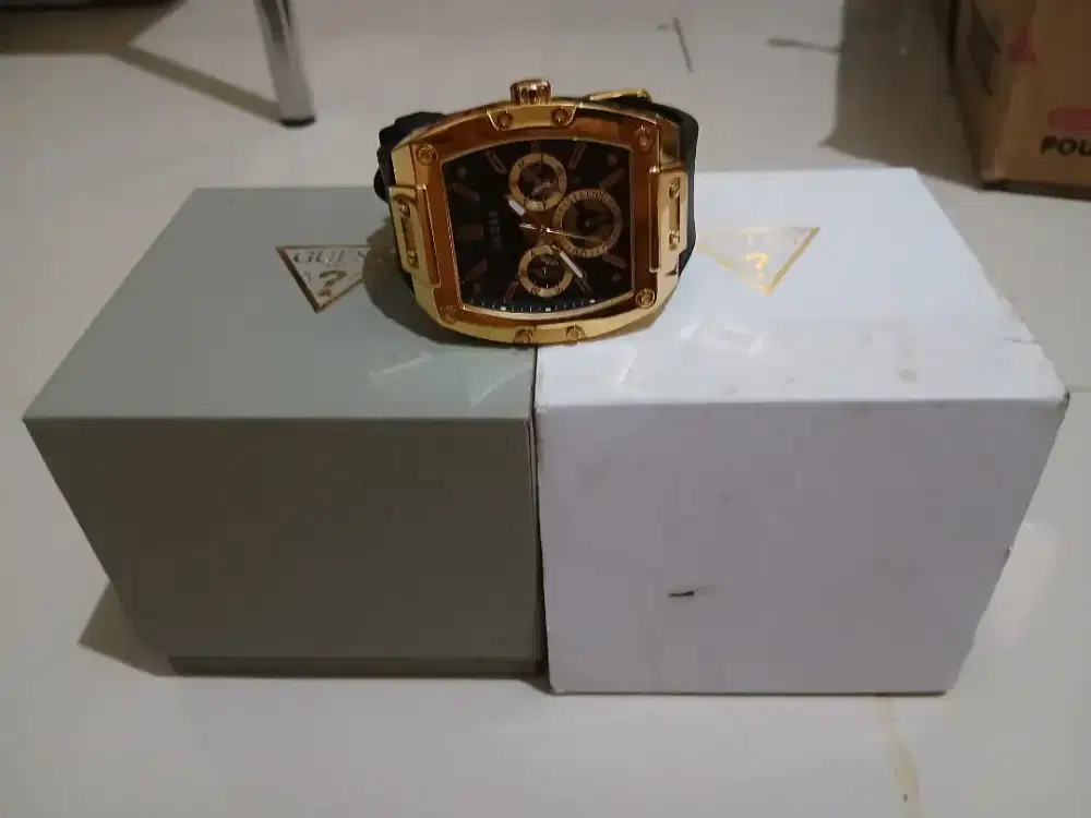 Jam tangan Guess