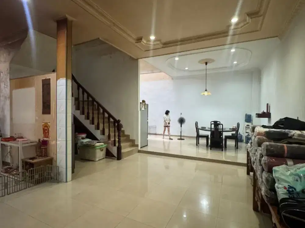 Dijual Villa Luas Murah Cemara Asri Kondisi Terawat