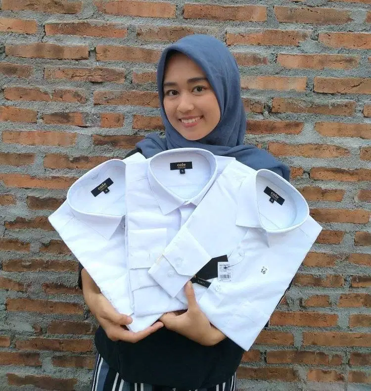 Baju Kemeja Hem Putih Ori Matahari.