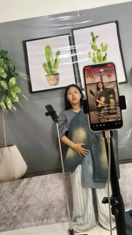 Host Live Streaming Wanita
