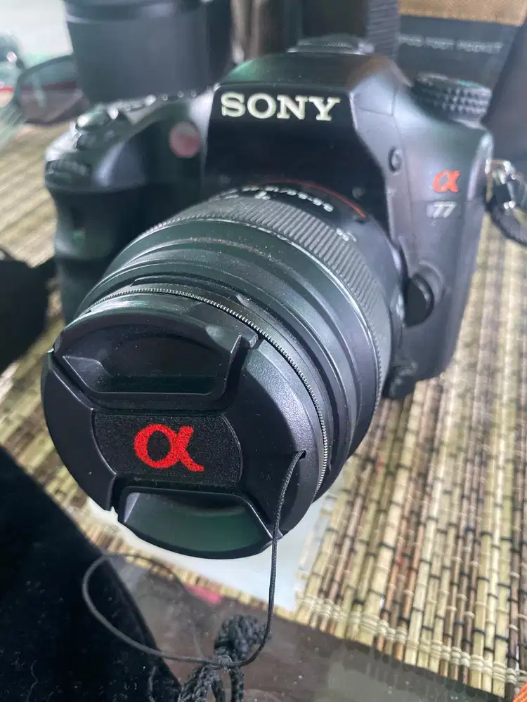 SONY Alpha 77V dg Lensa DT 18-55, Lensa Tele DT 55-300, vertical Grip