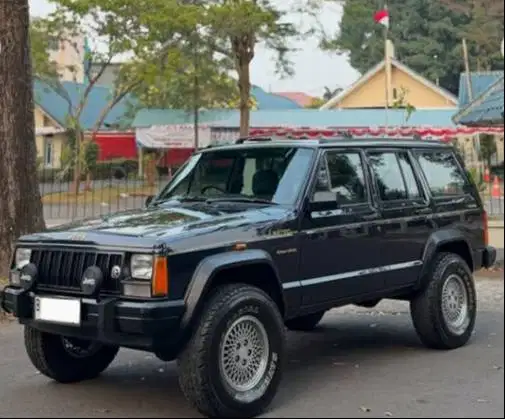 JEEP CHEROKEE XJ LIMITED 4X4 AUTOMATIC TAHUN 1996 (Airbag)