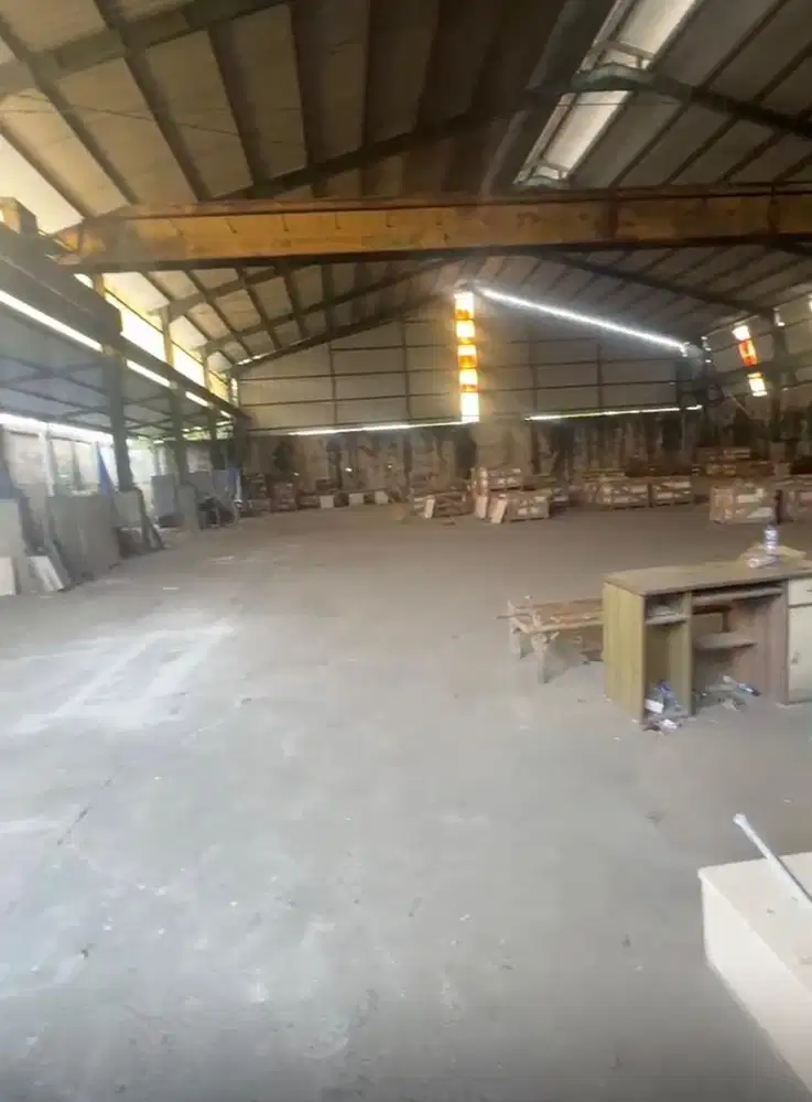 Disewakan gudang lapang ada lantai 2 space untuk tinggal