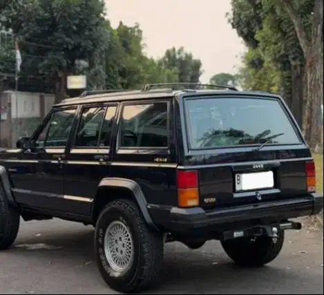 JEEP CHEROKEE XJ LIMITED 4X4 AUTOMATIC TAHUN 1996