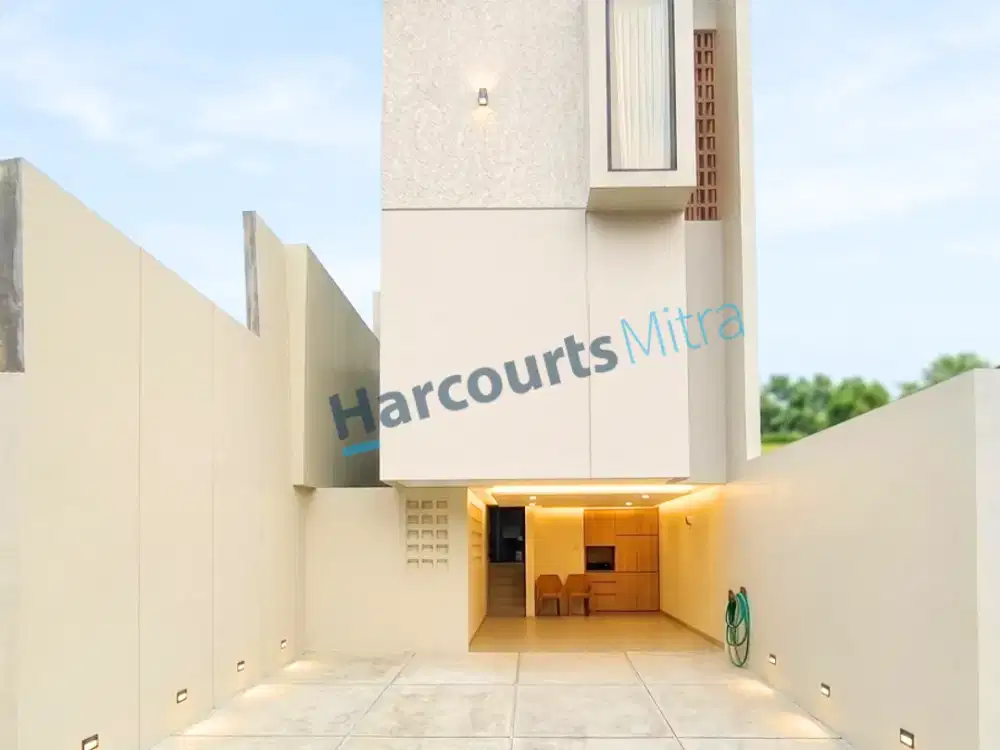 DIJUAL RUMAH BARU KEMANG BARAT 3 LANTAI ADA KOLAM RENANG & LOUNGE - LOKASI PREMIUM & STRATEGIS (SHM) – MI