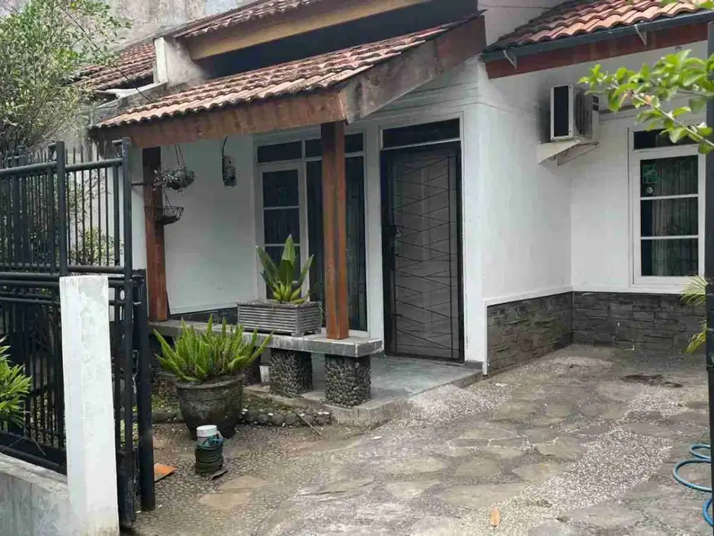 sewa rumah taman holis indah 2