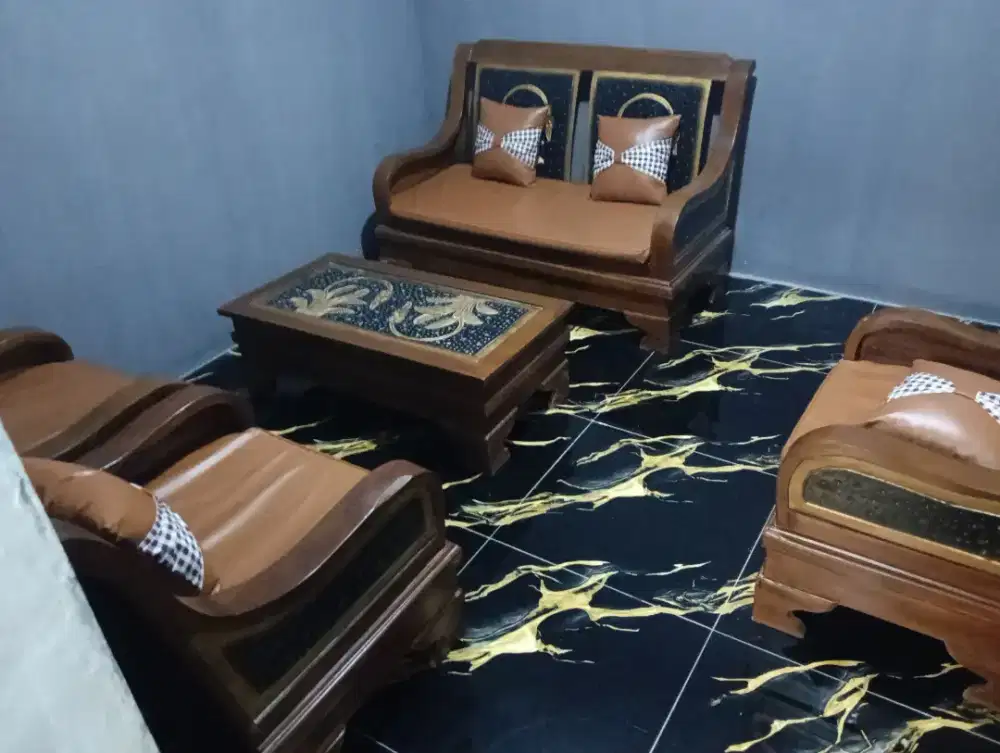 Kursi dan meja jati
