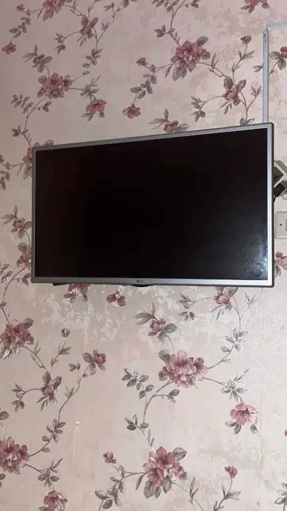 TV LG 32 inch digital gratis bracket