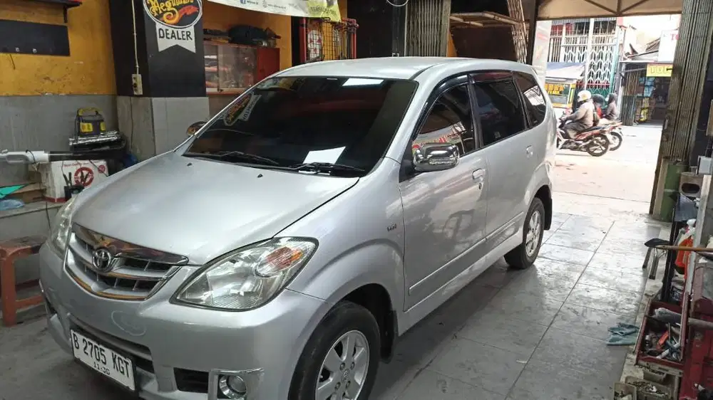 Mobil Anvanza Tipe G Tahun 2010 pemakaian Pribadi