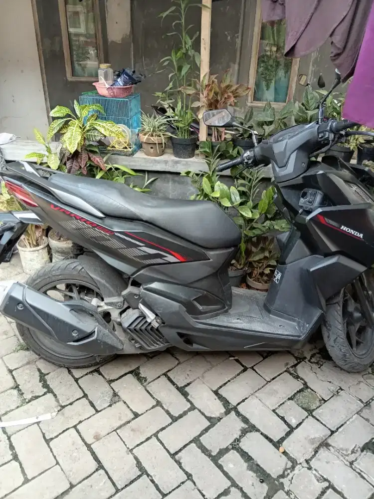 Menjual motor vario 160 second
