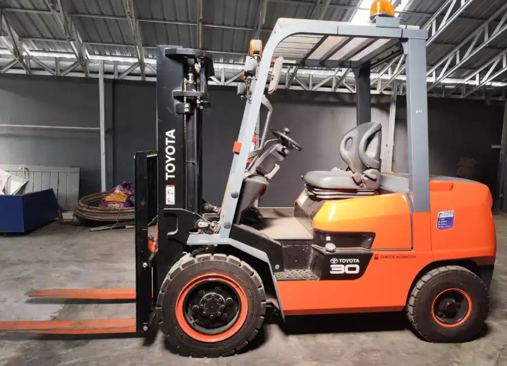 FORKLIFT SECOND TOYOTA 3 TON